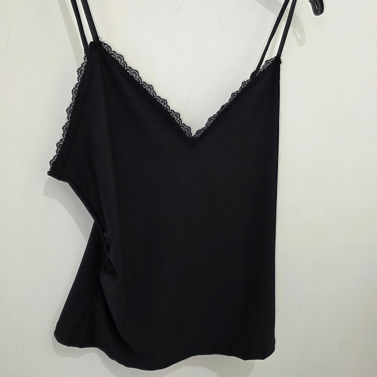 Top Spaghetti con Bordo in Pizzo Nero Elegante per Donna