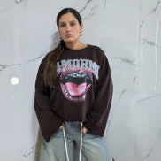 Amorni Maglia Nera con Grafica Labbra Glitterate e Corona Rosa Stile Fashion per Look Moderno e Sofisticato