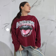 Amorni Maglia Nera con Grafica Labbra Glitterate e Corona Rosa Stile Fashion per Look Moderno e Sofisticato