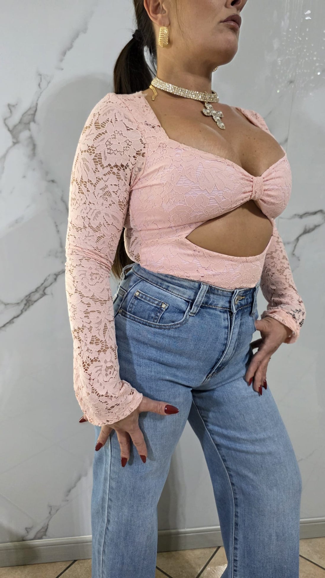 Body in Pizzo con Nodo e Dettaglio Cut-Out