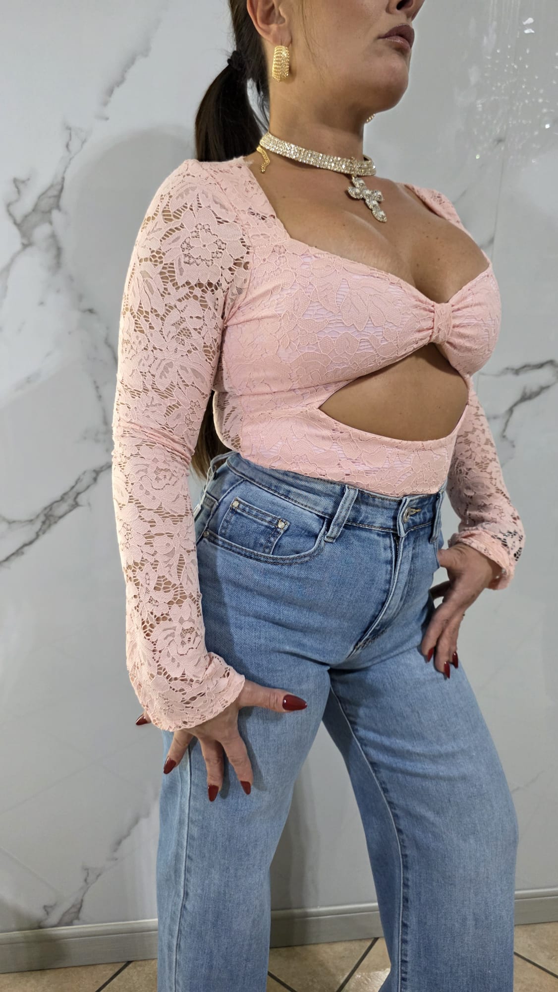 Body in Pizzo con Nodo e Dettaglio Cut-Out