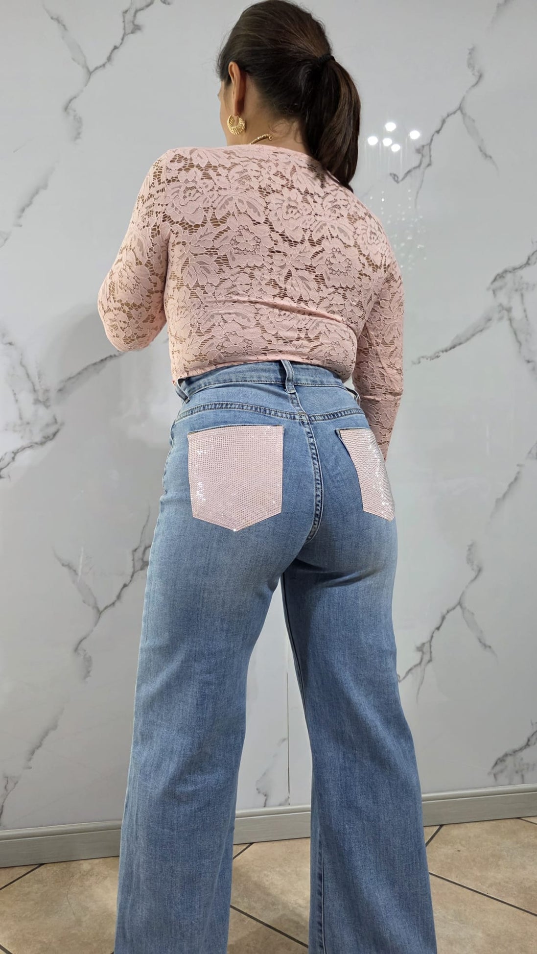 Jeans "Classic Flare" in Denim Blu con Taglio Largo e Comfortabile per Stile Casual Perfetti per Occasioni Quotidiane Look Elegante e Versatile