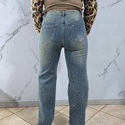 Jeans Curvi con Strass e Lavaggio Chiaro in Denim di Alta Qualità per un Look Elegante e Comfortabile