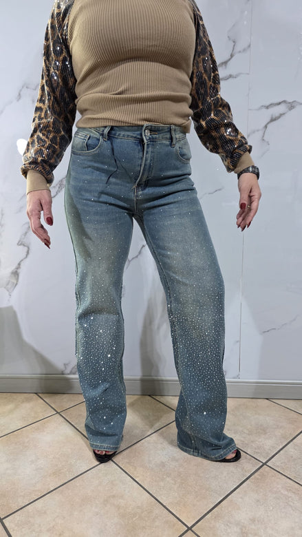 Jeans Curvi con Strass e Lavaggio Chiaro in Denim di Alta Qualità per un Look Elegante e Comfortabile