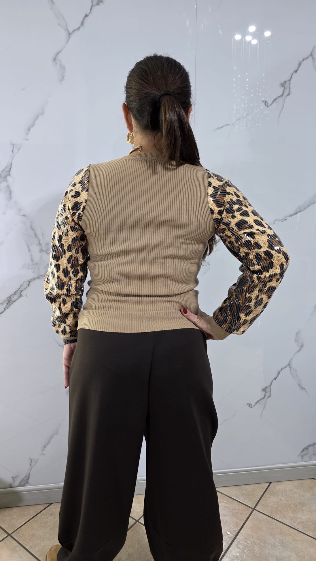 Maglia a Maniche Lunghe con Dettaglio Animalier - Comfort e Stile per Varie Occasioni - Capo Versatile e Originale