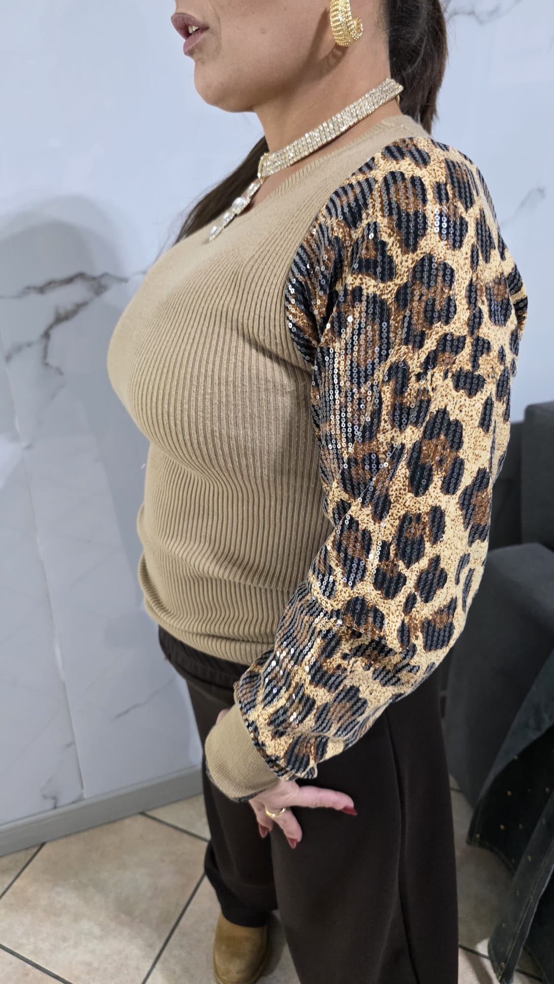 Maglia a Maniche Lunghe con Dettaglio Animalier - Comfort e Stile per Varie Occasioni - Capo Versatile e Originale