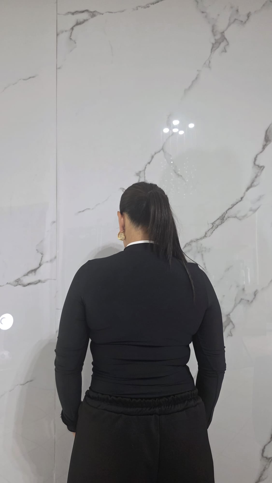 Body Stile Giapponese Taglia Unica con Dettagli in Rosso e Maniche Lunghe per un Look Distintivo e Sofisticato