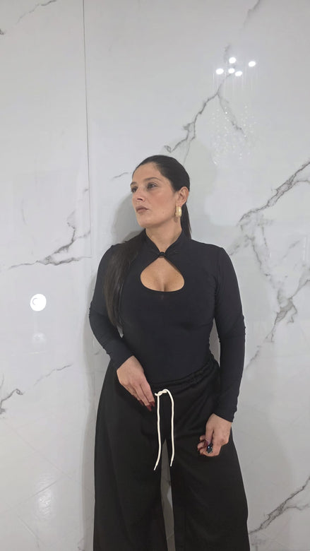 Body Rosso a Maniche Lunghe con Collo Alto e Dettaglio al Centro per Donna Stile Elegante e Comfortabile