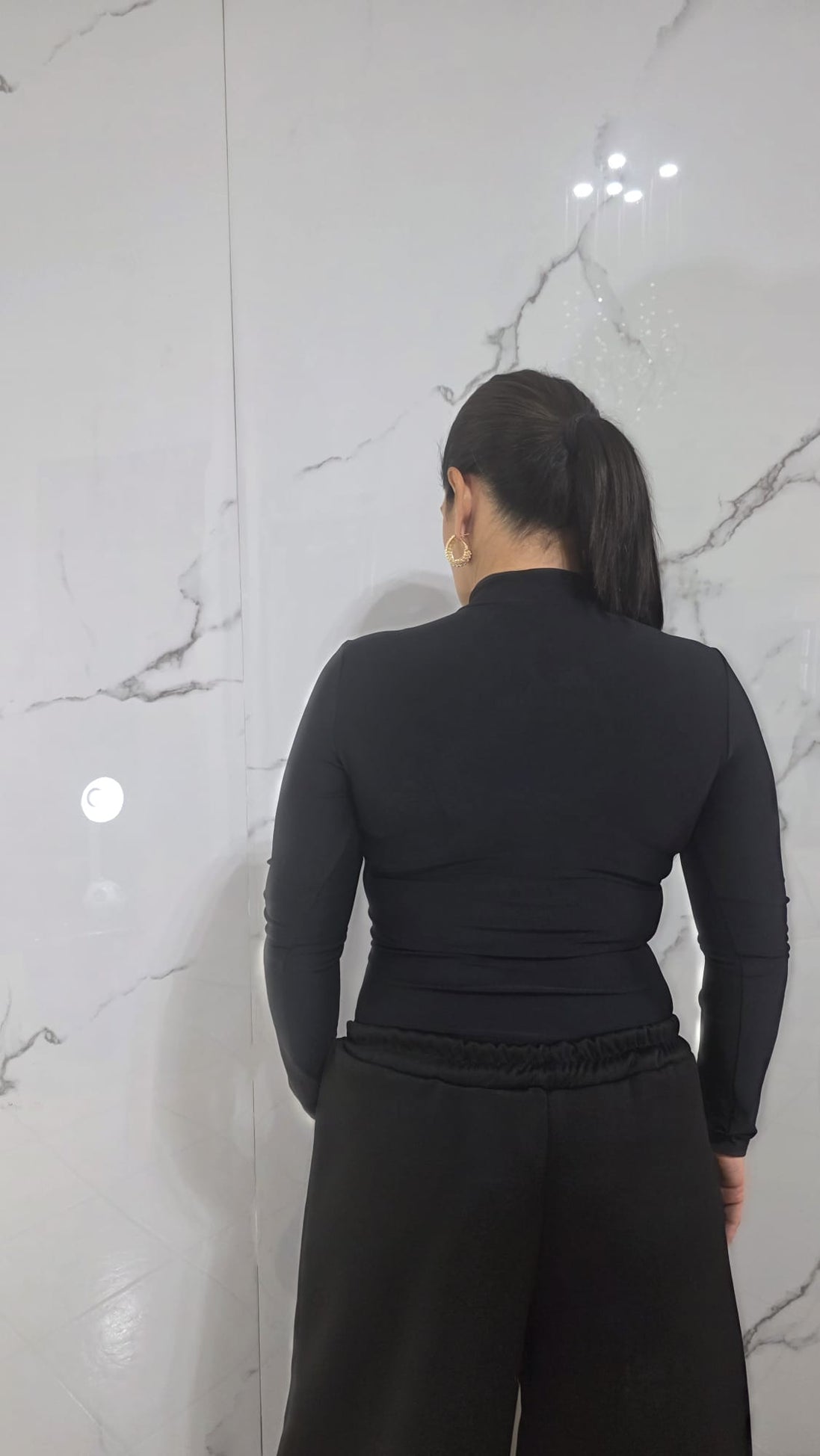 Body Rosso a Maniche Lunghe con Collo Alto e Dettaglio al Centro per Donna Stile Elegante e Comfortabile