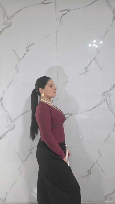 Abbigliamento Donna Body a Maniche Lunghe con Dettaglio Rosso in Tessuto Morbido e Comfortabile per un Look Elegante e Confortevole