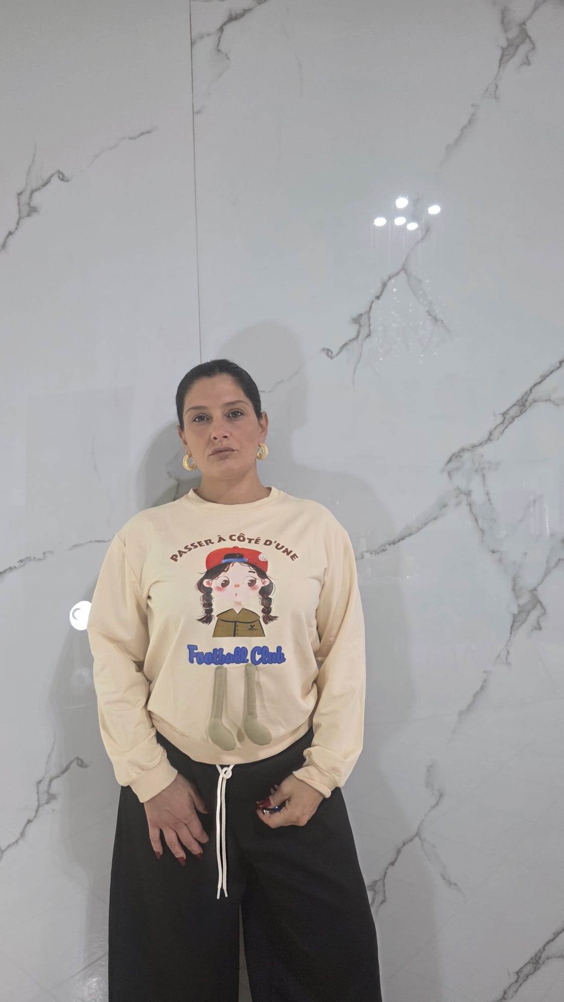 Felpa Con Motivo In Rilievo Design Unico Vari Colori E Misure Per Comfort E Versatilità