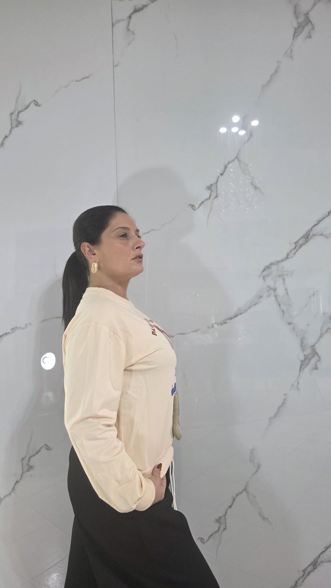 Felpa Con Motivo In Rilievo Design Unico Vari Colori E Misure Per Comfort E Versatilità