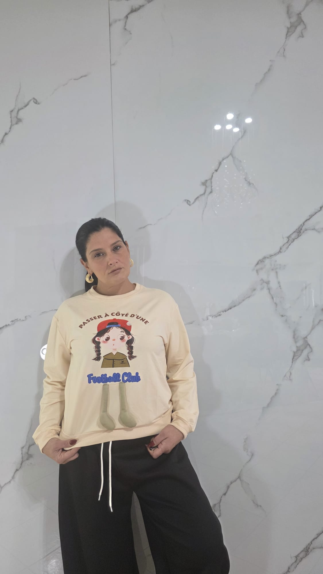 Felpa Con Motivo In Rilievo Design Unico Vari Colori E Misure Per Comfort E Versatilità