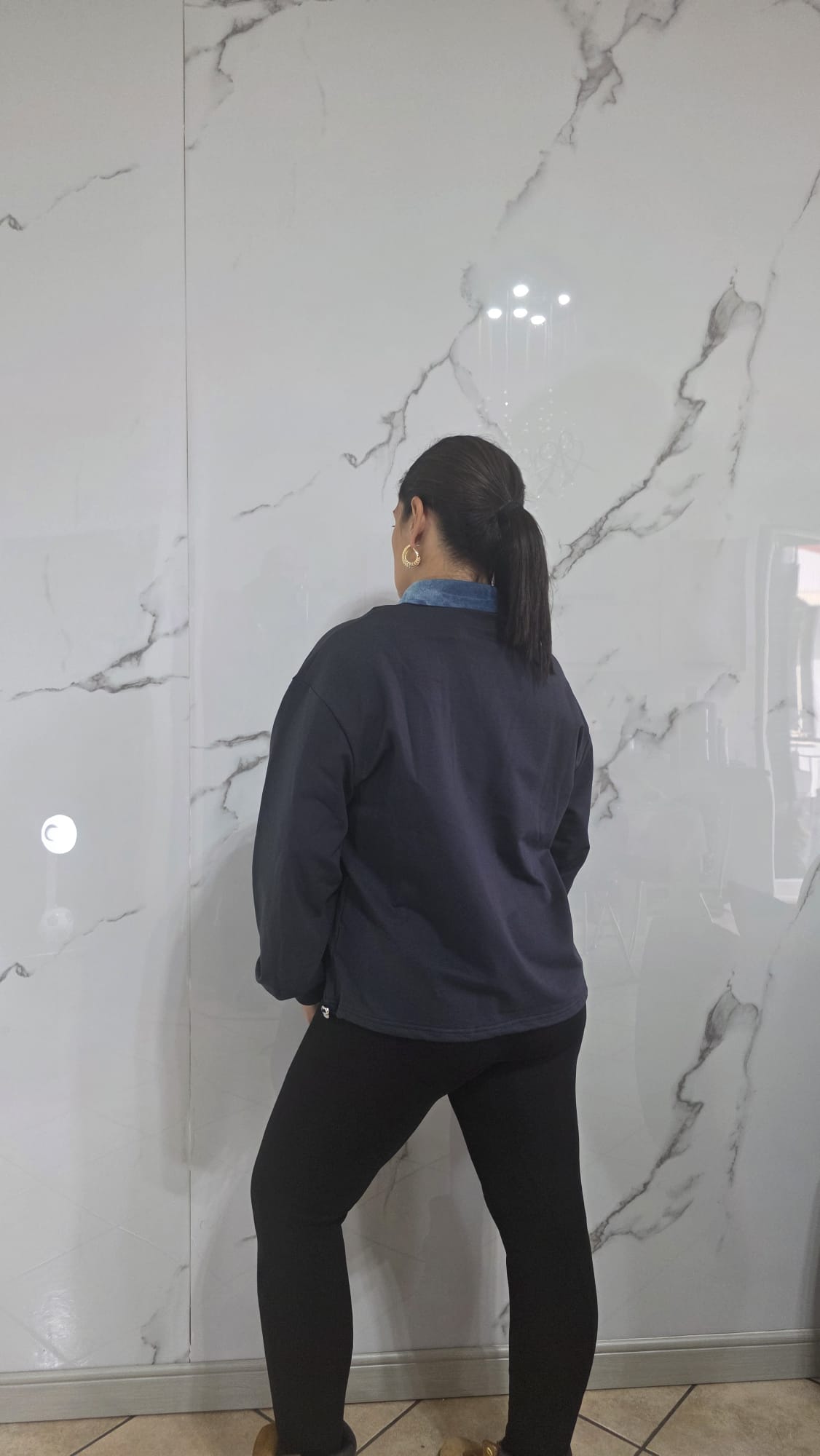 Maglia Sportiva con Zip e Collo in Velluto per Sportivi Funzionale e Unica Design Ideale per Attività Sportive