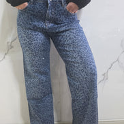 Jeans Leopard Glitterato con Design Fashionabile e Dettagli Glitterati per un Look Elegante e Moderno