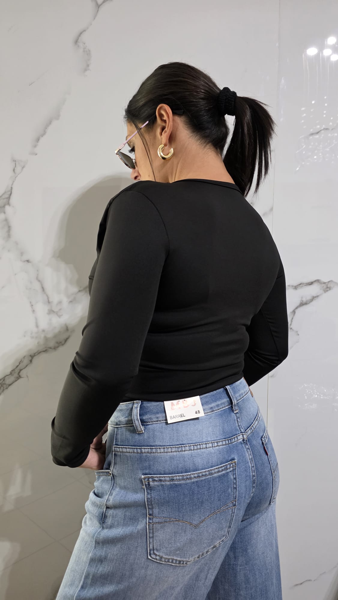 Body Elegante con Scollatura a V e Dettaglio Metallico