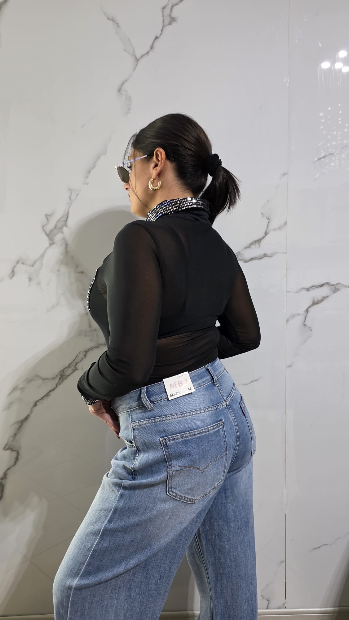 Body Elegante con Dettagli in Strass e Collo Classico