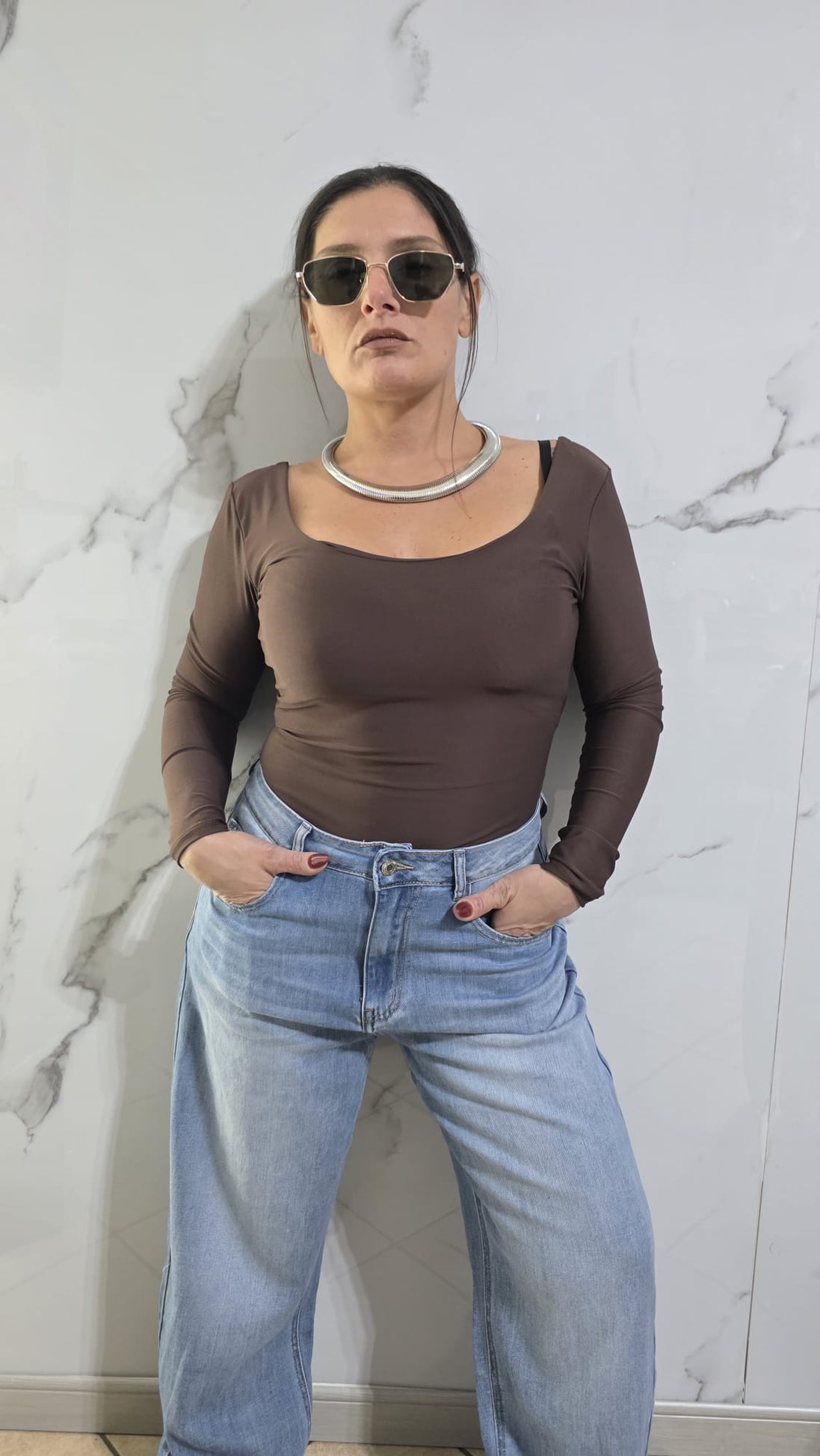 Bodysuit Nero con Schiena Aperta e Maniche Lunghe per Donna Stile Elegante e Moderno Ideale per Occasioni Speciali