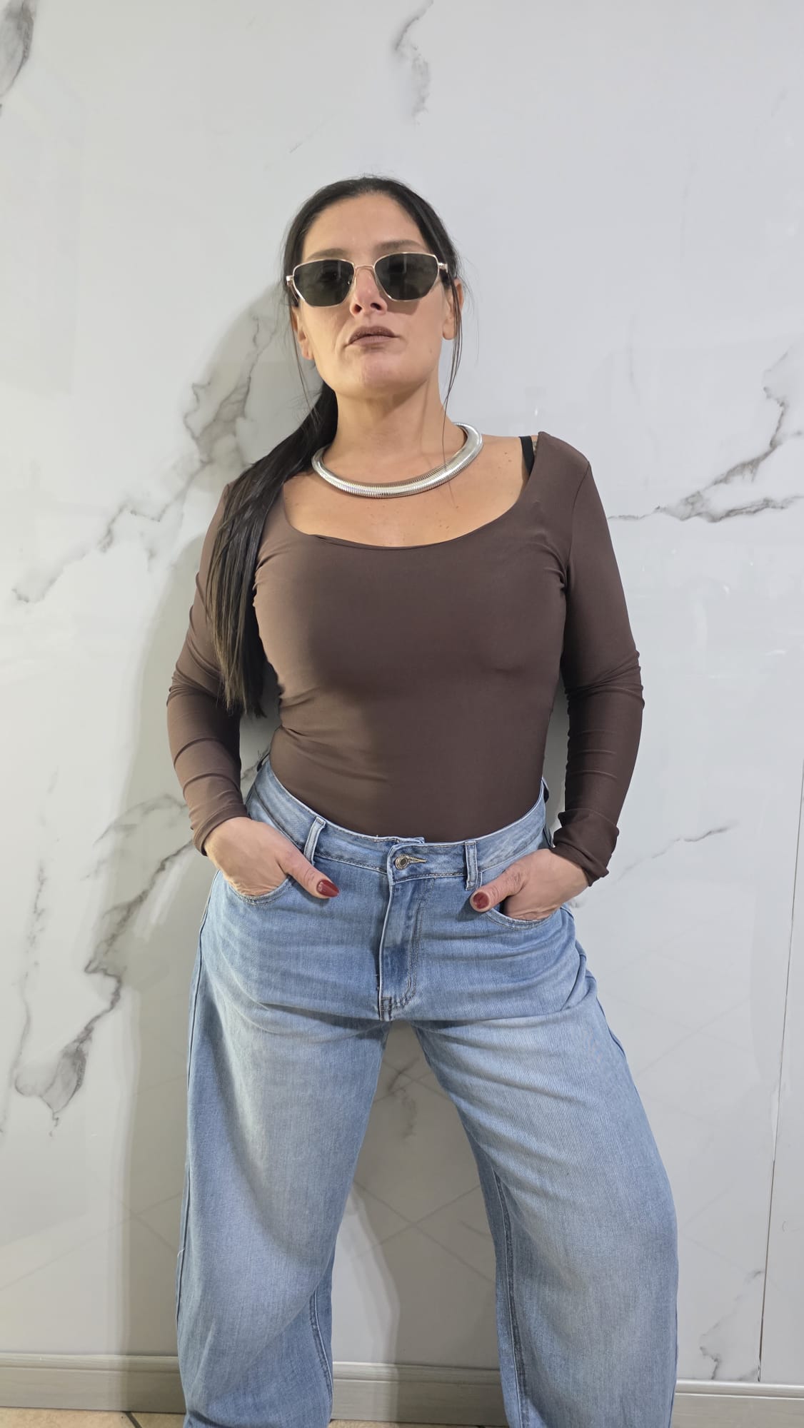 Bodysuit Nero con Schiena Aperta e Maniche Lunghe per Donna Stile Elegante e Moderno Ideale per Occasioni Speciali