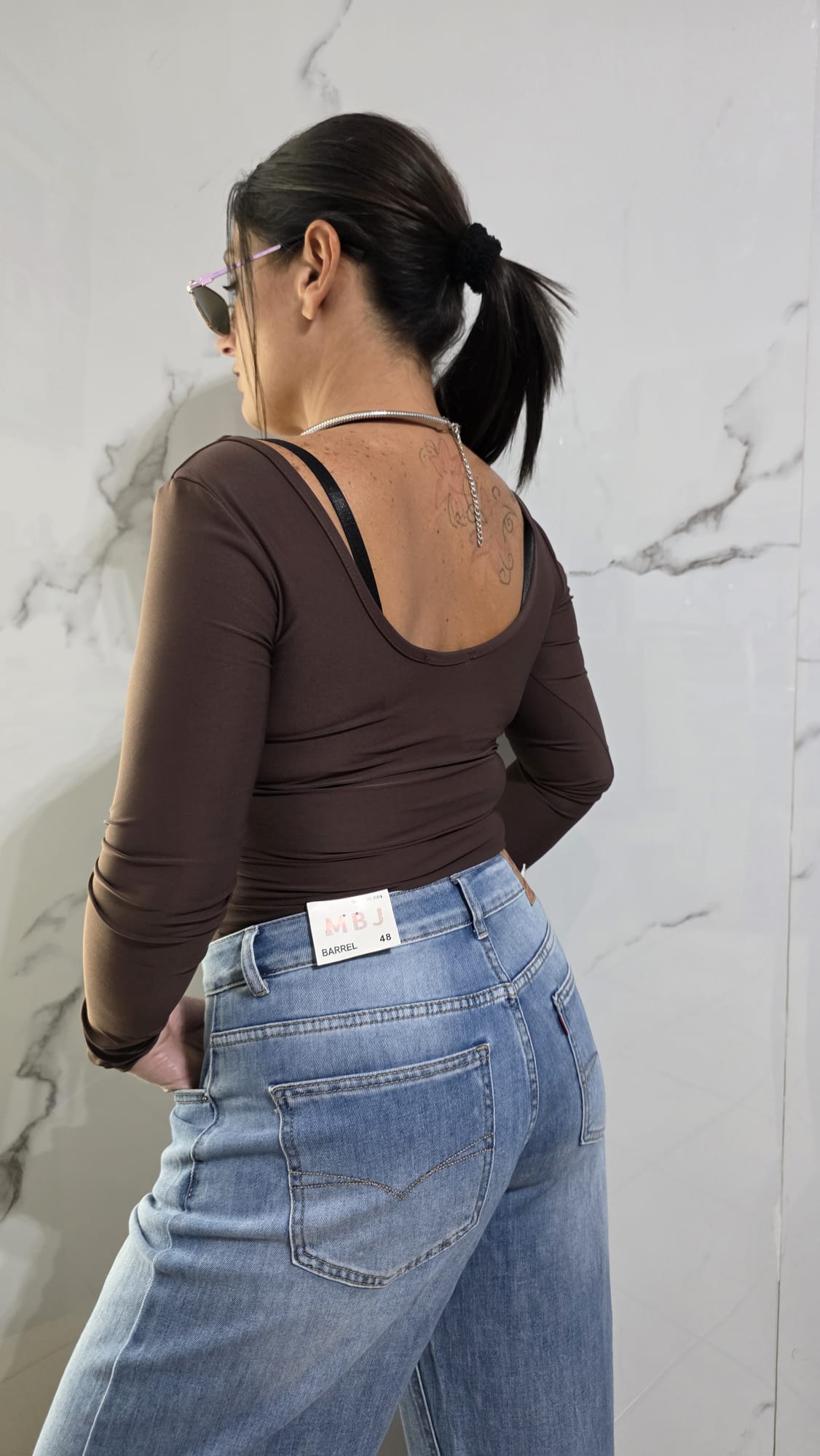Bodysuit Nero con Schiena Aperta e Maniche Lunghe per Donna Stile Elegante e Moderno Ideale per Occasioni Speciali