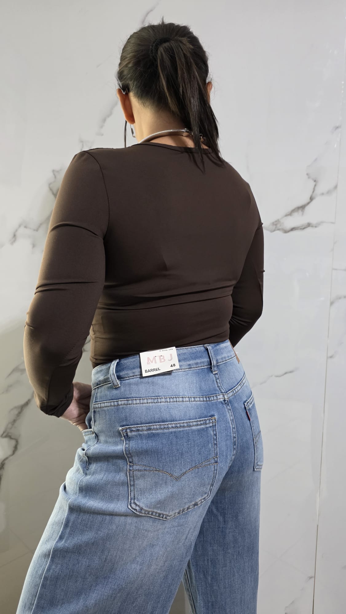 Body Elegante con Dettagli in Pizzo e Scollatura a V