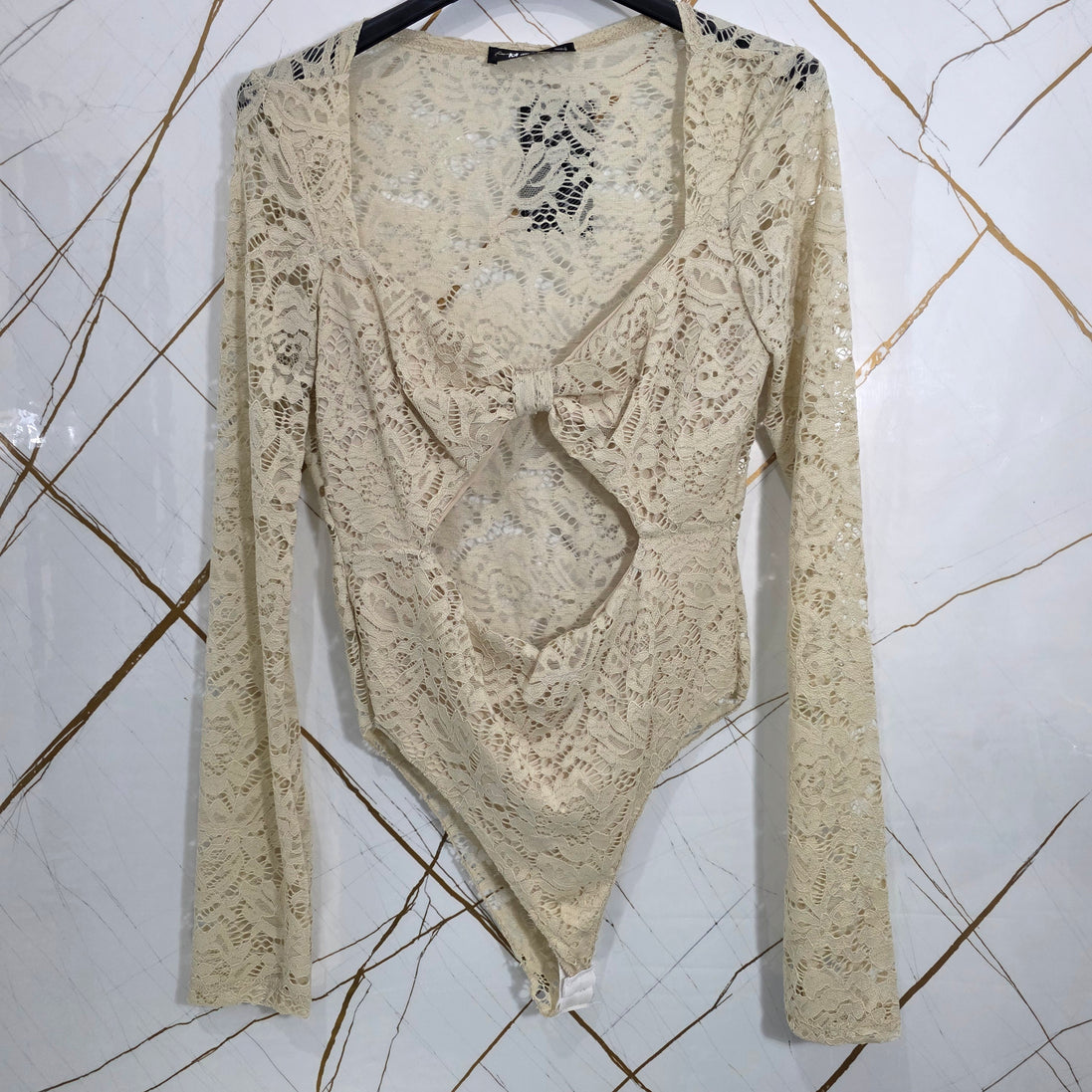 Body in Pizzo con Nodo e Dettaglio Cut-Out