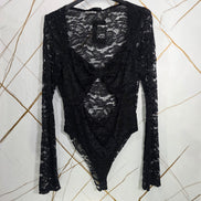 Body in Pizzo con Nodo e Dettaglio Cut-Out