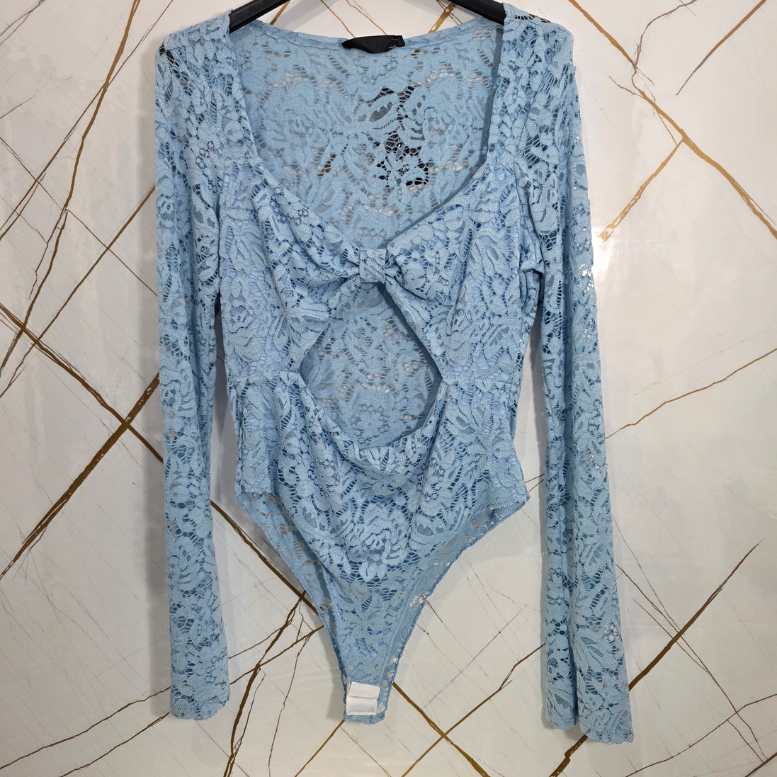 Body in Pizzo con Nodo e Dettaglio Cut-Out
