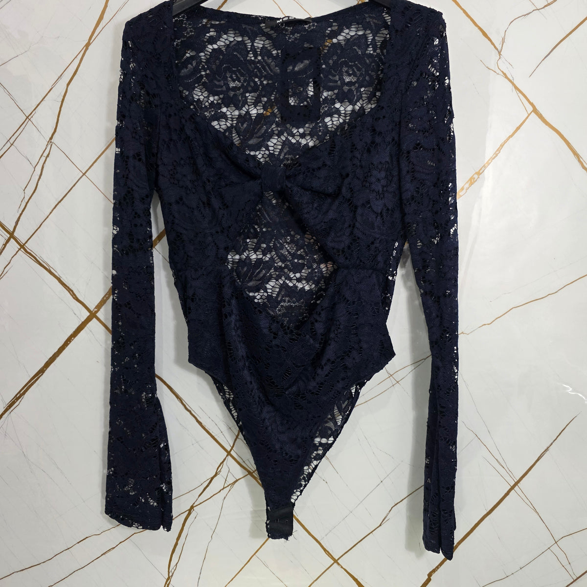 Body in Pizzo con Nodo e Dettaglio Cut-Out