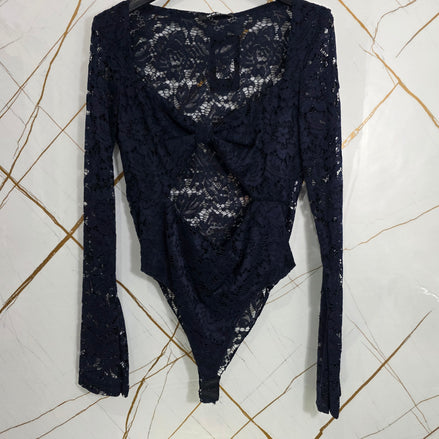 Body in Pizzo con Nodo e Dettaglio Cut-Out