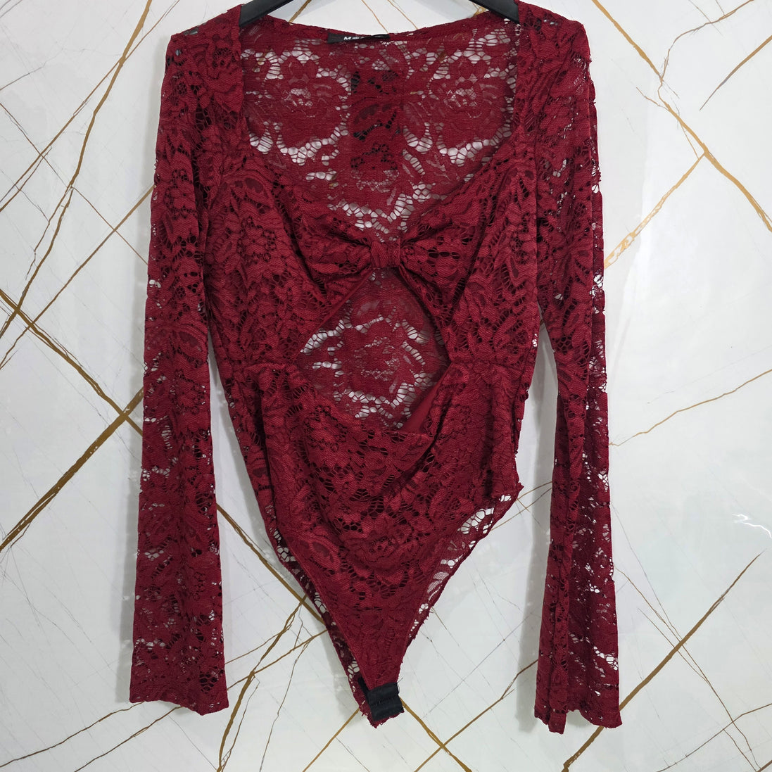 Body in Pizzo con Nodo e Dettaglio Cut-Out