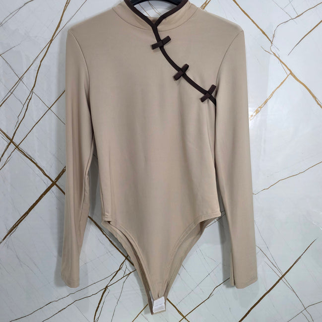 Body Stile Giapponese Taglia Unica con Dettagli in Rosso e Maniche Lunghe per un Look Distintivo e Sofisticato