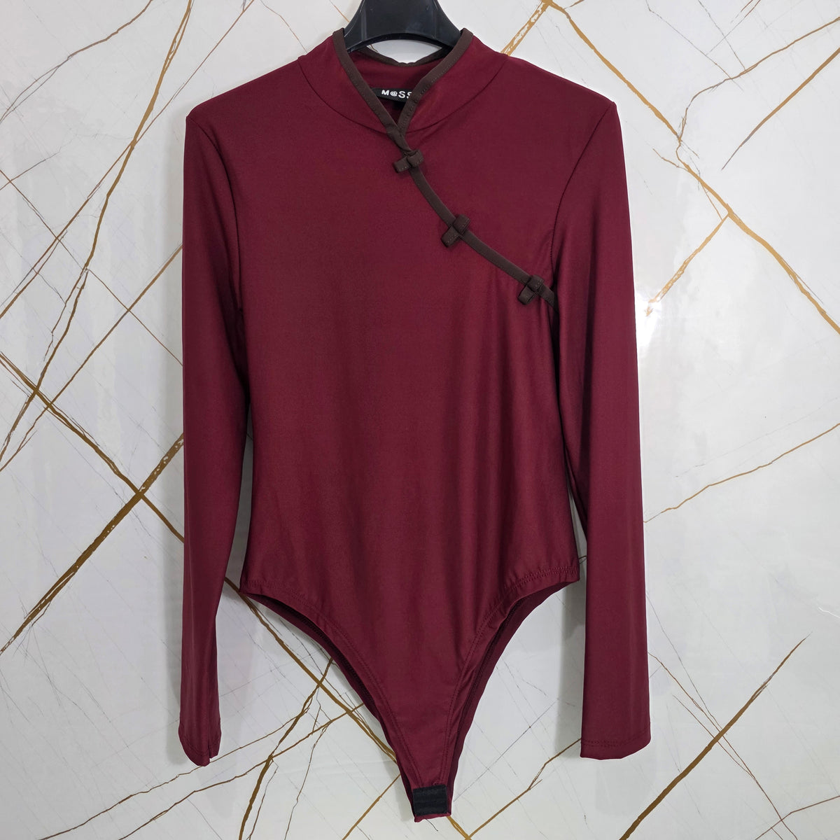 Body Stile Giapponese Taglia Unica con Dettagli in Rosso e Maniche Lunghe per un Look Distintivo e Sofisticato