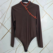 Body Stile Giapponese Taglia Unica con Dettagli in Rosso e Maniche Lunghe per un Look Distintivo e Sofisticato
