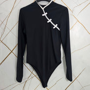 Body Stile Giapponese Taglia Unica con Dettagli in Rosso e Maniche Lunghe per un Look Distintivo e Sofisticato