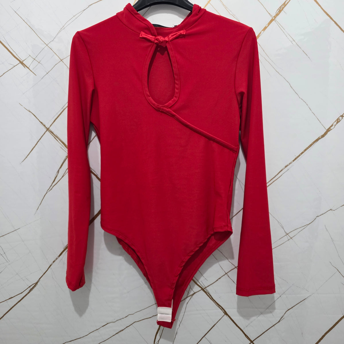 Body Rosso a Maniche Lunghe con Collo Alto e Dettaglio al Centro per Donna Stile Elegante e Comfortabile