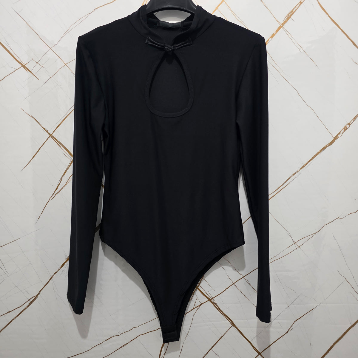 Body Rosso a Maniche Lunghe con Collo Alto e Dettaglio al Centro per Donna Stile Elegante e Comfortabile