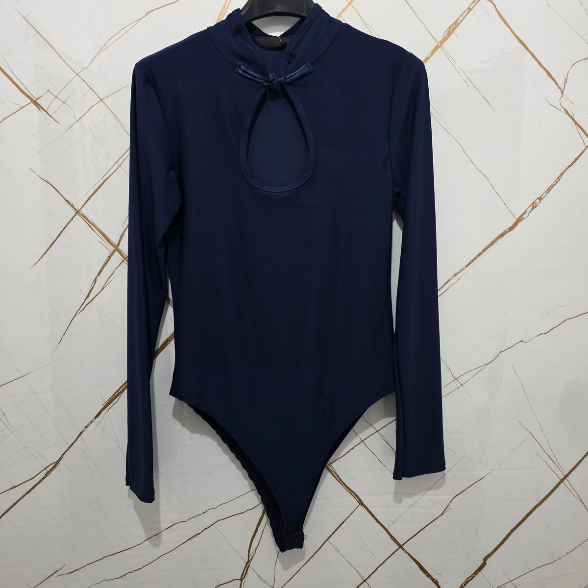 Body Rosso a Maniche Lunghe con Collo Alto e Dettaglio al Centro per Donna Stile Elegante e Comfortabile