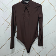 Body Rosso a Maniche Lunghe con Collo Alto e Dettaglio al Centro per Donna Stile Elegante e Comfortabile