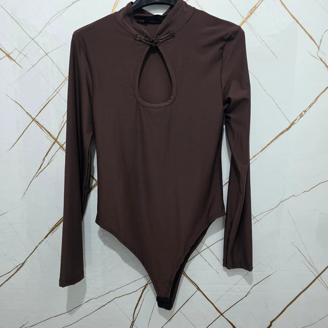 Body Rosso a Maniche Lunghe con Collo Alto e Dettaglio al Centro per Donna Stile Elegante e Comfortabile