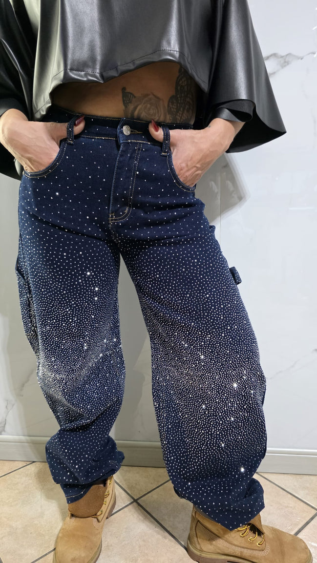 Jeans Strass "Cosmic Sparkle" con Dettagli di Strass e Design Universale per un Look Stiloso e Elegante Ideali per Chi Ama Essere alla Moda