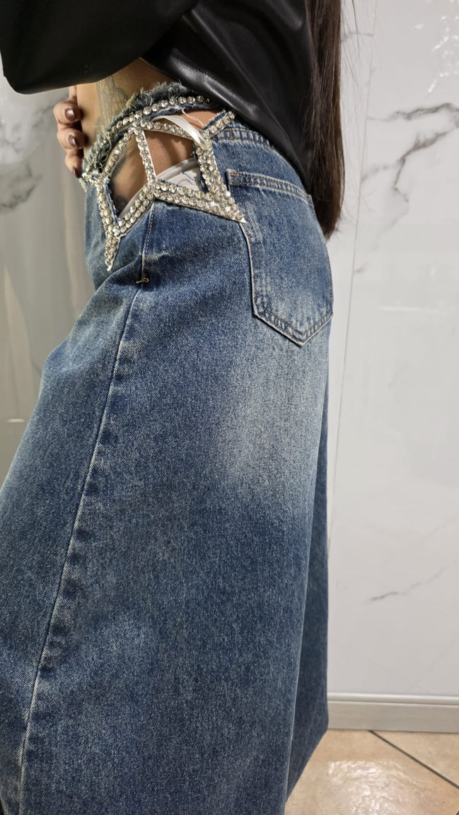 Jeans Oversize con Dettagli in Strass per un Look Elegante e Fashionabile