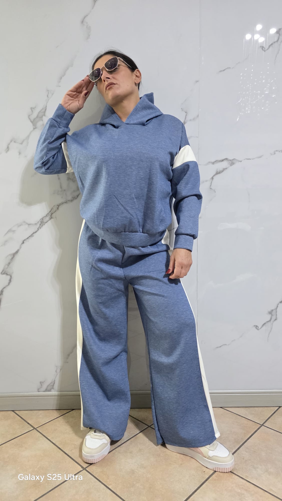 Tuta Completa Blu con Cappuccio e Dettagli a Contrasto - Stile Sportivo e Casual
