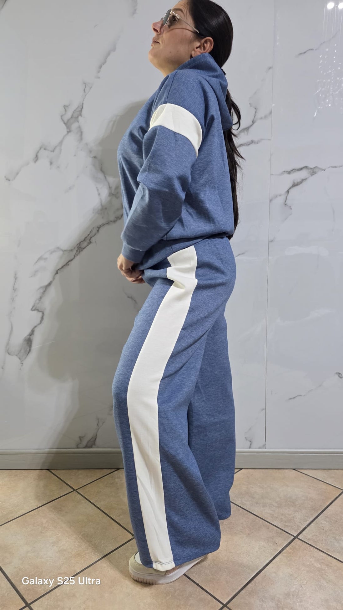 Tuta Completa Blu con Cappuccio e Dettagli a Contrasto - Stile Sportivo e Casual