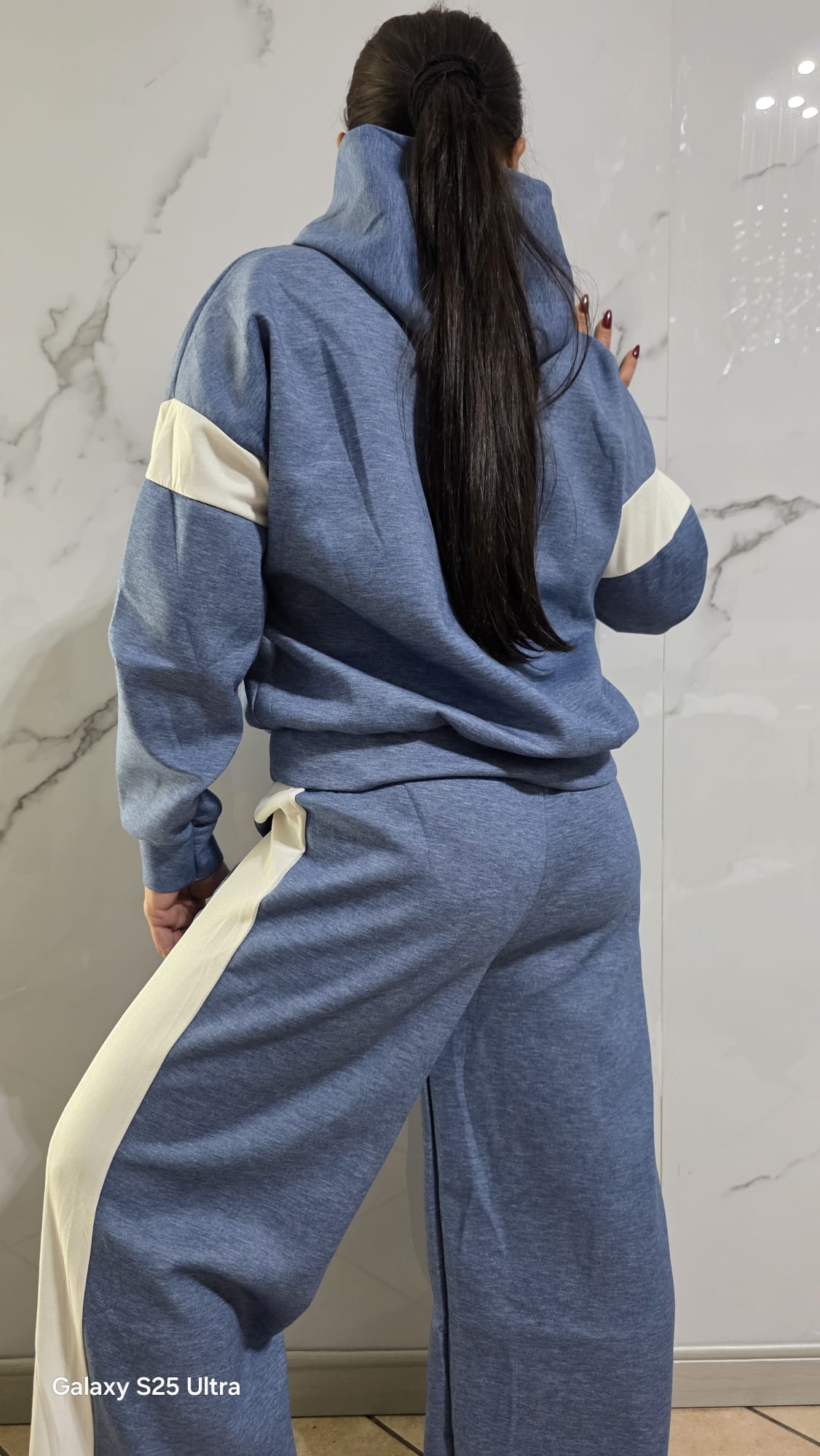Tuta Completa Blu con Cappuccio e Dettagli a Contrasto - Stile Sportivo e Casual
