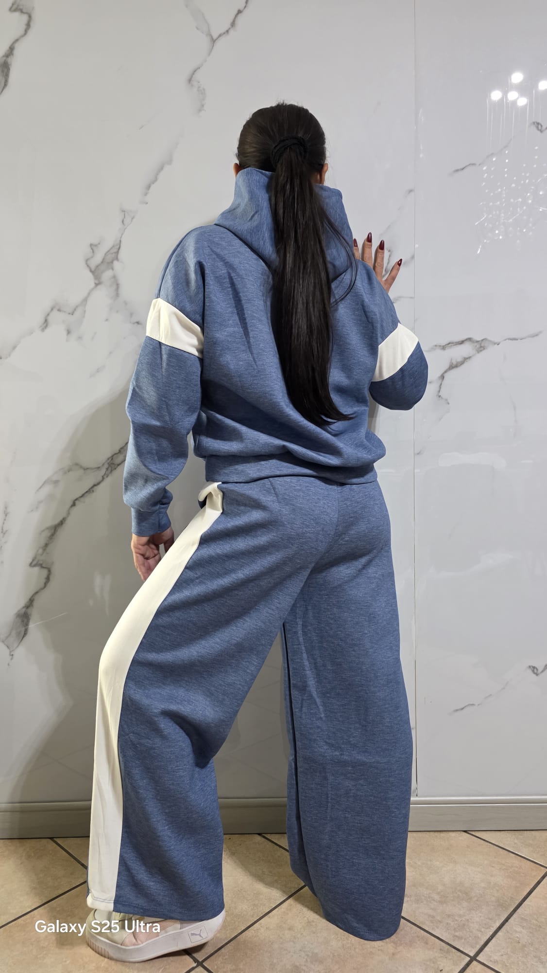 Tuta Completa Blu con Cappuccio e Dettagli a Contrasto - Stile Sportivo e Casual