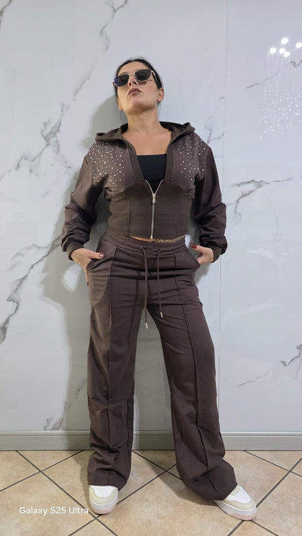 Tuta Completa Sportiva Donna Nero con Dettagli Brillanti e Zip Centrale per un Look Moderno e Funzionale