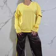 Felpa Gialla con Maniche Lunghe e Collo a V per Donna Comfortabile e Versatile