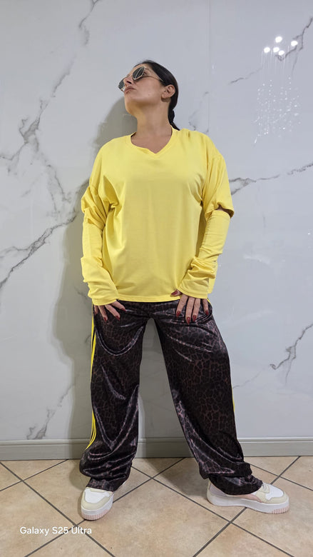 Felpa Gialla con Maniche Lunghe e Collo a V per Donna Comfortabile e Versatile