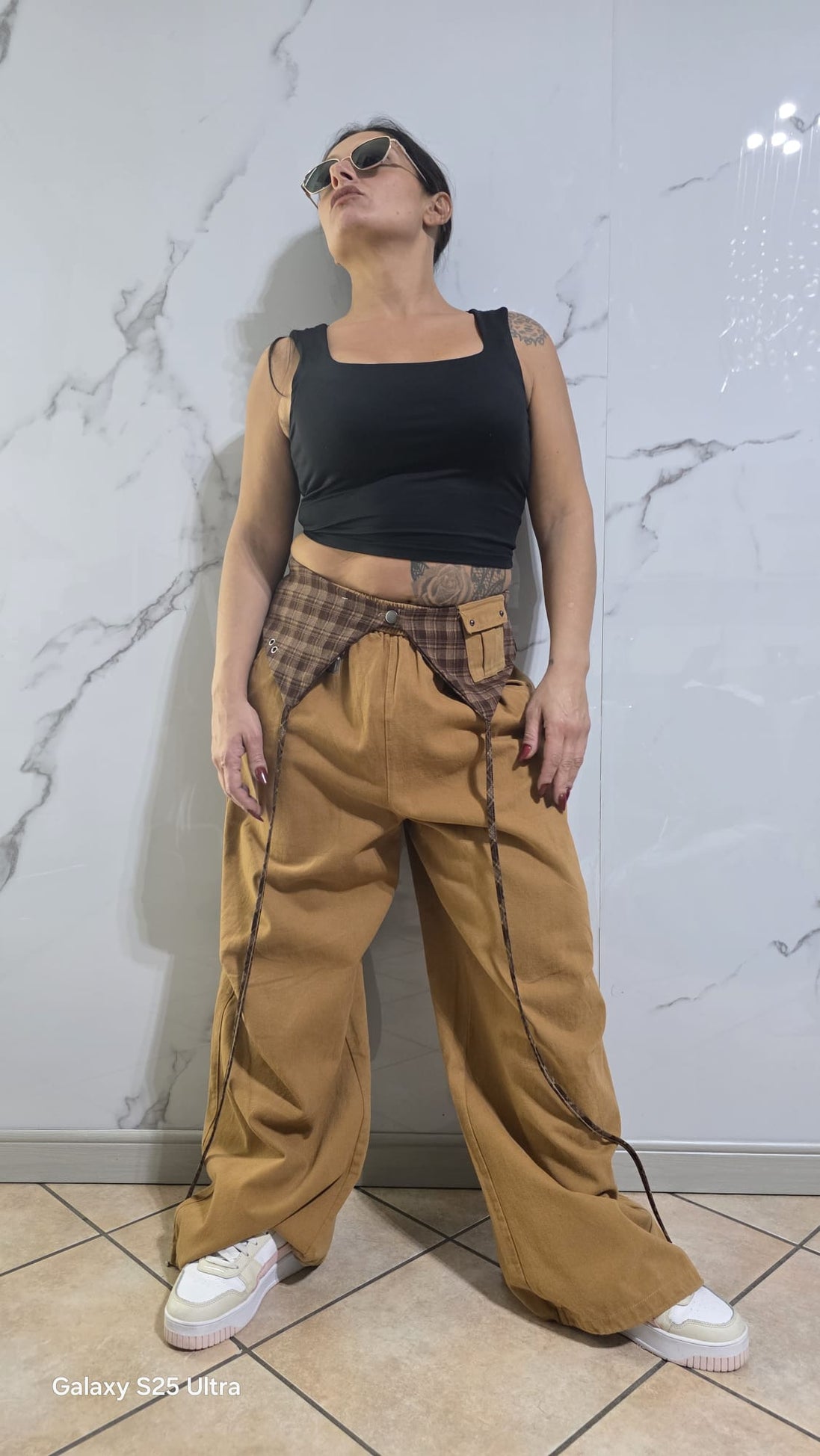 Pantaloni Larghi in Tessuto Naturale con Cintura Regolabile per Donna Stile Casual e Comfortabile